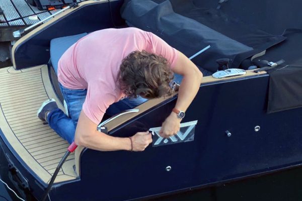 Belettering motorboot